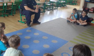 Spotkanie z funkcjonariuszem policji- Bezpieczne Wakacje 2025 - Zdjęcie 1