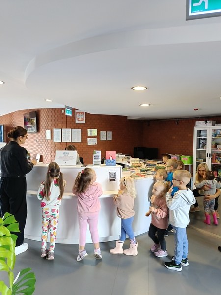 Sówki: Wyjście do biblioteki - Zdjęcie 19