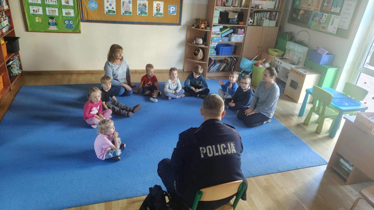 Spotkanie z Policjantem: Bezpieczna Droga Do Przedszkola - Zdjęcie 6