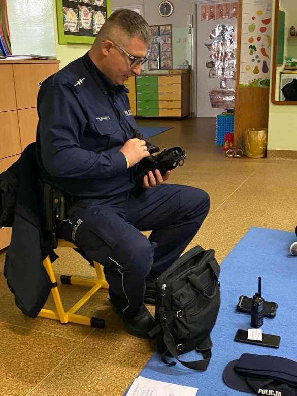 Spotkanie z Policjantem: Bezpieczna Droga Do Przedszkola - Zdjęcie 1