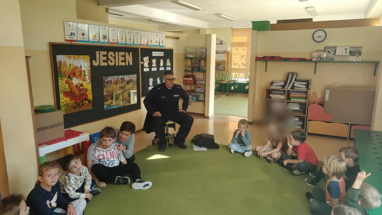 Spotkanie z Policjantem: Bezpieczna Droga Do Przedszkola - Zdjęcie 12