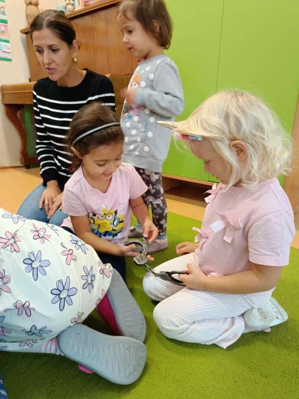 Spotkanie z Policjantem: Bezpieczna Droga Do Przedszkola - Zdjęcie 15