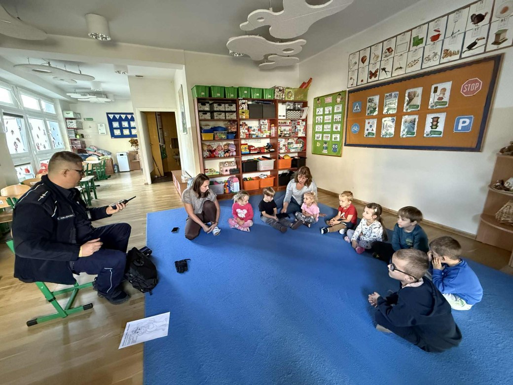 Spotkanie z Policjantem: Bezpieczna Droga Do Przedszkola - Zdjęcie 13