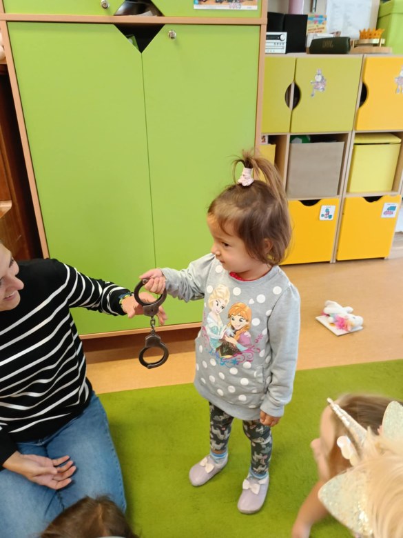 Spotkanie z Policjantem: Bezpieczna Droga Do Przedszkola - Zdjęcie 20