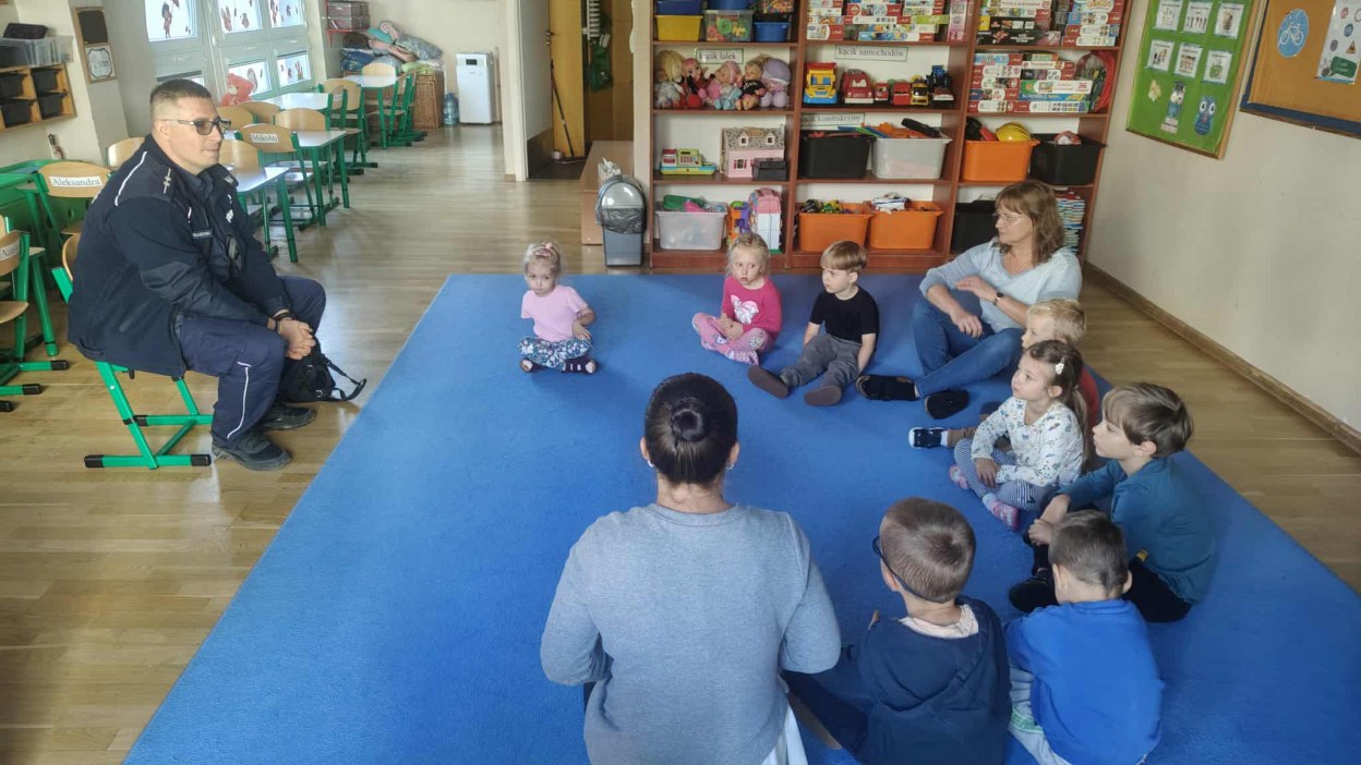 Spotkanie z Policjantem: Bezpieczna Droga Do Przedszkola - Zdjęcie 22