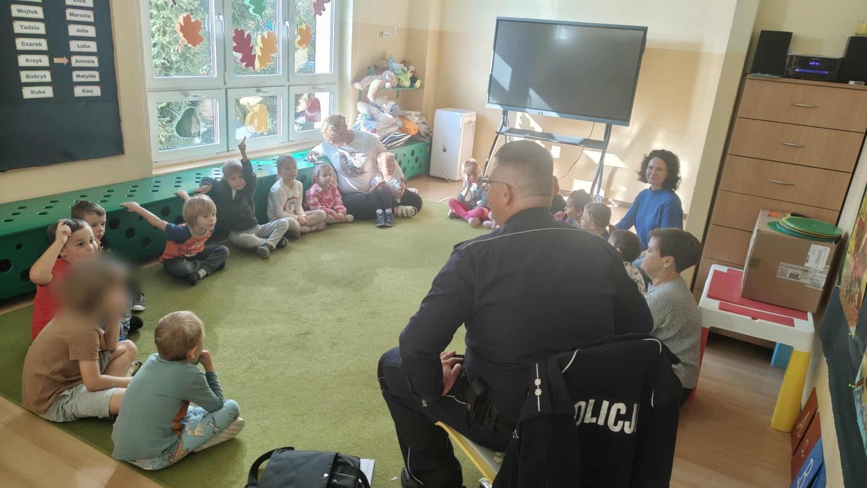 Spotkanie z Policjantem: Bezpieczna Droga Do Przedszkola - Zdjęcie 23