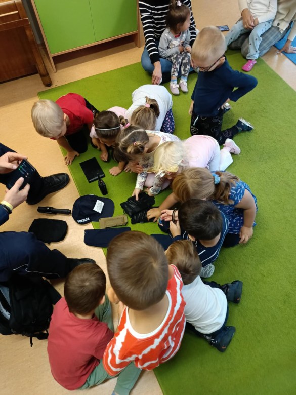 Spotkanie z Policjantem: Bezpieczna Droga Do Przedszkola - Zdjęcie 29