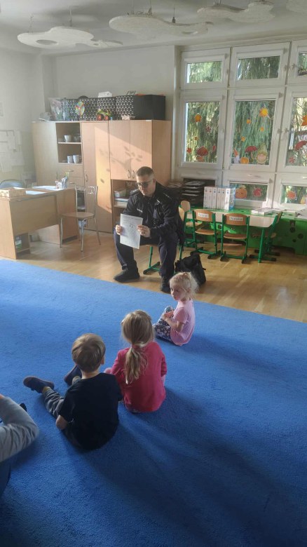Spotkanie z Policjantem: Bezpieczna Droga Do Przedszkola - Zdjęcie 31