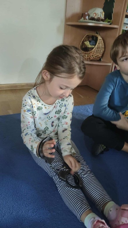 Spotkanie z Policjantem: Bezpieczna Droga Do Przedszkola - Zdjęcie 33