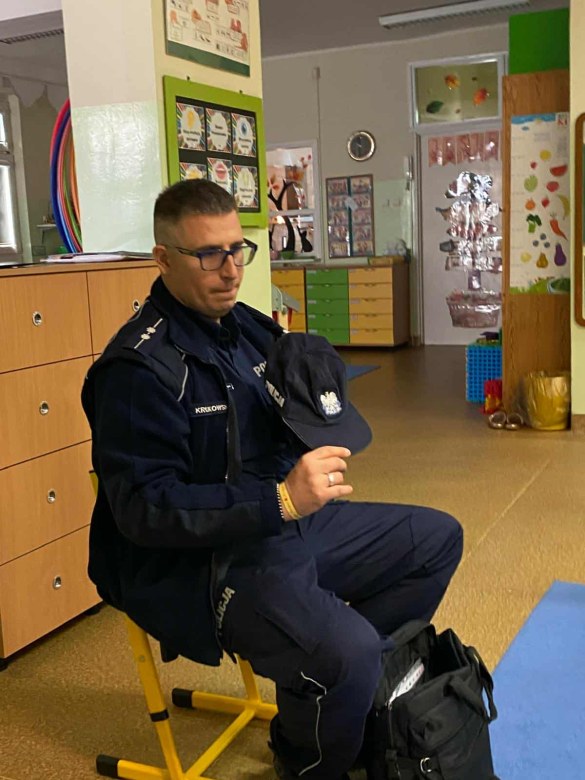Spotkanie z Policjantem: Bezpieczna Droga Do Przedszkola - Zdjęcie 42