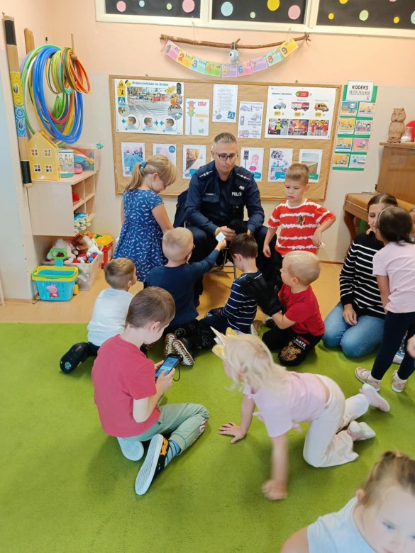 Spotkanie z Policjantem: Bezpieczna Droga Do Przedszkola - Zdjęcie 51