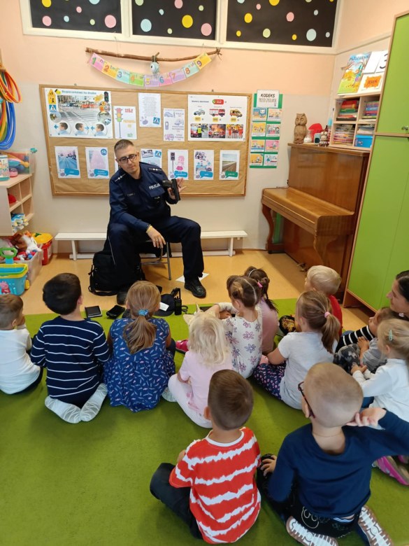 Spotkanie z Policjantem: Bezpieczna Droga Do Przedszkola - Zdjęcie 55