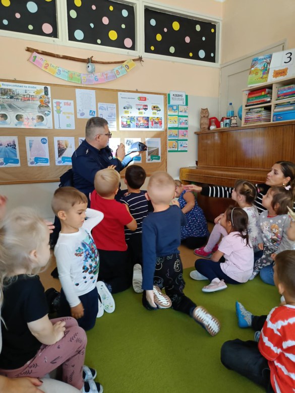 Spotkanie z Policjantem: Bezpieczna Droga Do Przedszkola - Zdjęcie 67