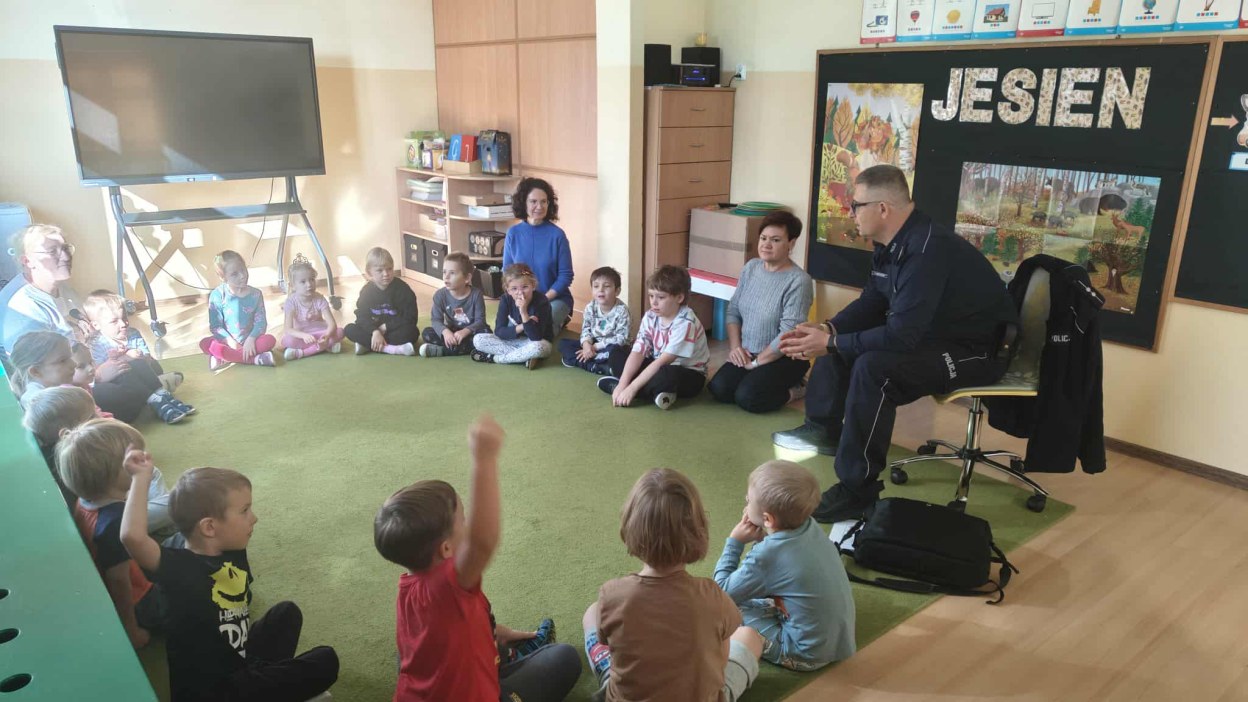 Spotkanie z Policjantem: Bezpieczna Droga Do Przedszkola - Zdjęcie 2