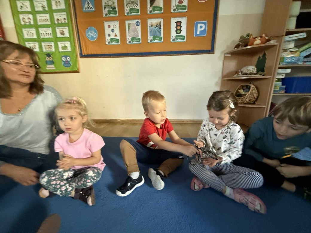 Spotkanie z Policjantem: Bezpieczna Droga Do Przedszkola - Zdjęcie 3