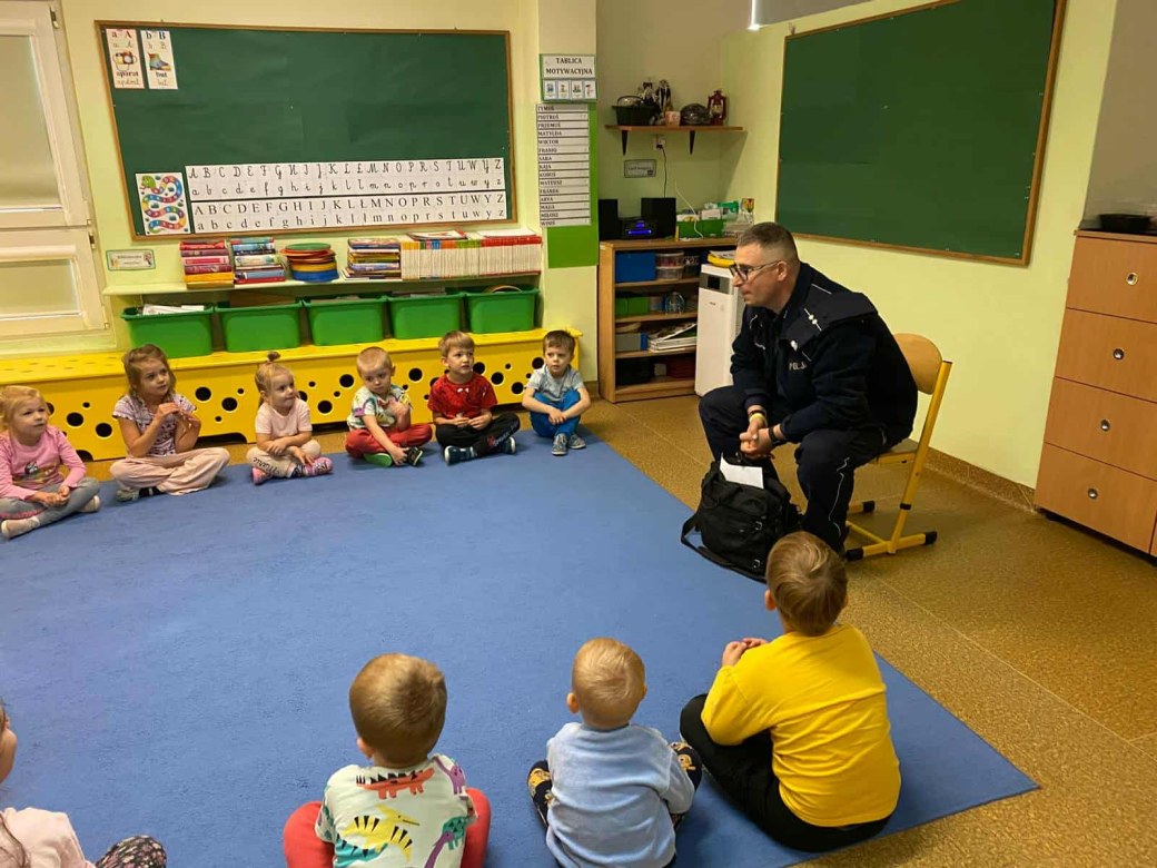 Spotkanie z Policjantem: Bezpieczna Droga Do Przedszkola - Zdjęcie 26