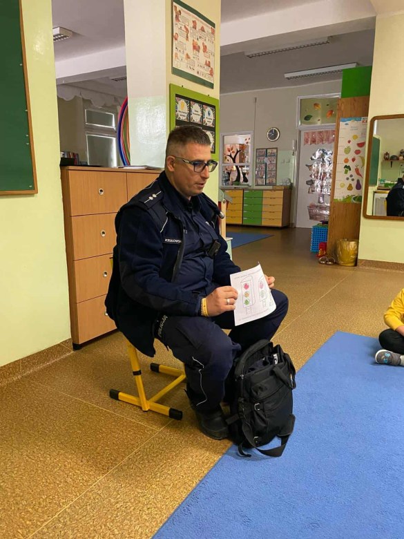 Spotkanie z Policjantem: Bezpieczna Droga Do Przedszkola - Zdjęcie 32