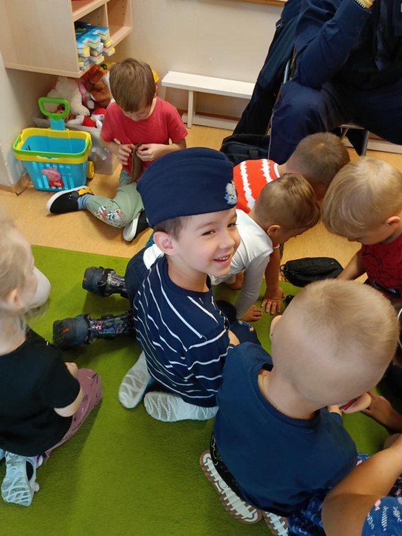 Spotkanie z Policjantem: Bezpieczna Droga Do Przedszkola - Zdjęcie 57