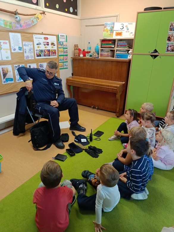 Spotkanie z Policjantem: Bezpieczna Droga Do Przedszkola - Zdjęcie 60