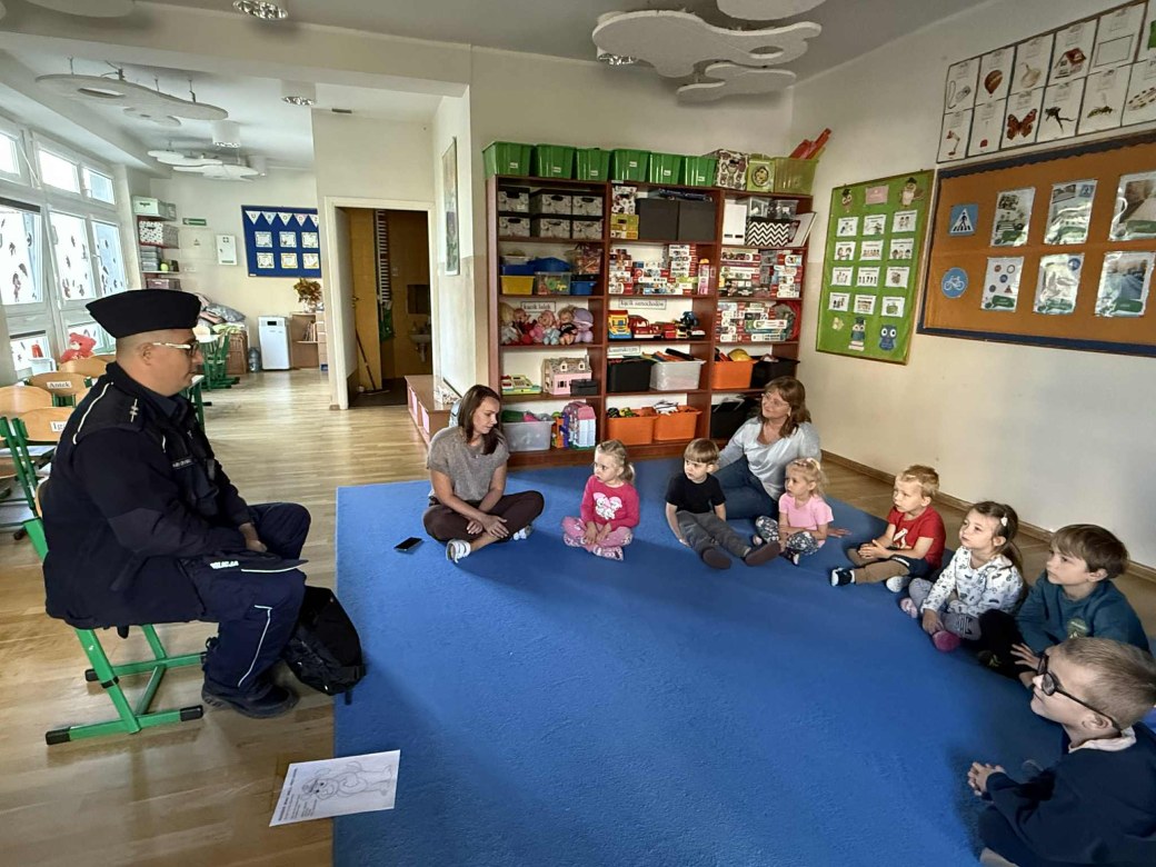 Spotkanie z Policjantem: Bezpieczna Droga Do Przedszkola - Zdjęcie 58