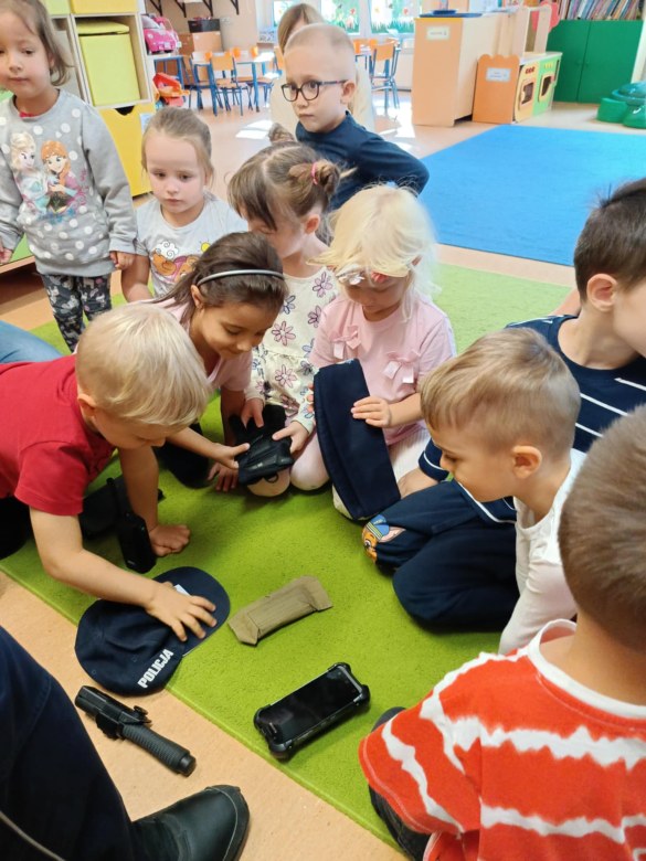 Spotkanie z Policjantem: Bezpieczna Droga Do Przedszkola - Zdjęcie 69