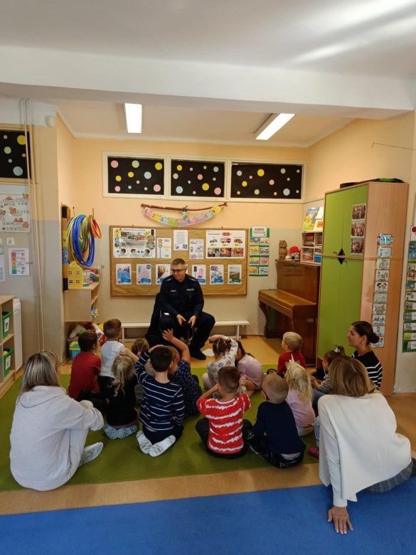 Spotkanie z Policjantem: Bezpieczna Droga Do Przedszkola - Zdjęcie 76