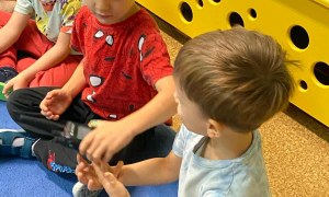 Spotkanie z Policjantem: Bezpieczna Droga Do Przedszkola - Zdjęcie 8