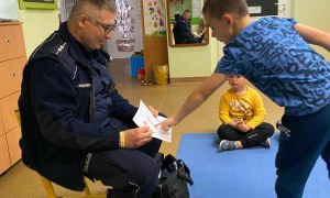 Spotkanie z Policjantem: Bezpieczna Droga Do Przedszkola - Zdjęcie 11