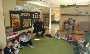Spotkanie z Policjantem: Bezpieczna Droga Do Przedszkola - Zdjęcie 12