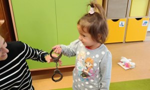 Spotkanie z Policjantem: Bezpieczna Droga Do Przedszkola - Zdjęcie 20