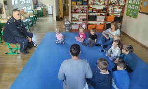 Spotkanie z Policjantem: Bezpieczna Droga Do Przedszkola - Zdjęcie 22