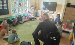 Spotkanie z Policjantem: Bezpieczna Droga Do Przedszkola - Zdjęcie 23