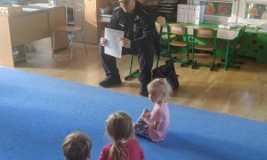 Spotkanie z Policjantem: Bezpieczna Droga Do Przedszkola - Zdjęcie 31