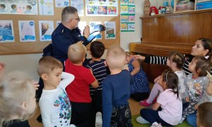 Spotkanie z Policjantem: Bezpieczna Droga Do Przedszkola - Zdjęcie 67