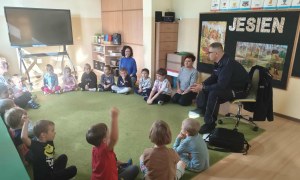 Spotkanie z Policjantem: Bezpieczna Droga Do Przedszkola - Zdjęcie 2