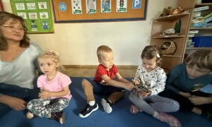 Spotkanie z Policjantem: Bezpieczna Droga Do Przedszkola - Zdjęcie 3