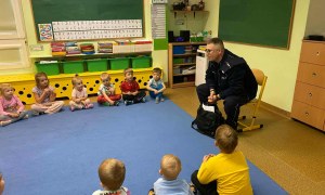 Spotkanie z Policjantem: Bezpieczna Droga Do Przedszkola - Zdjęcie 26