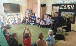 Spotkanie z Policjantem: Bezpieczna Droga Do Przedszkola - Zdjęcie 61