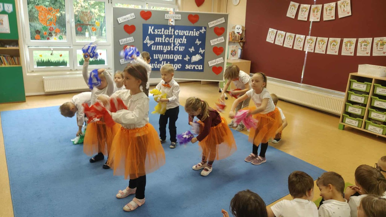 Akademia z okazji Dnia Edukacji Narodowej - Zdjęcie 10