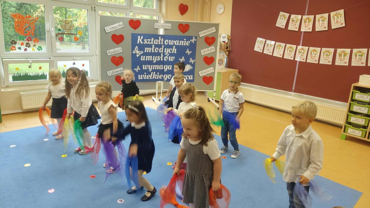 Akademia z okazji Dnia Edukacji Narodowej - Zdjęcie 13