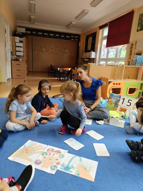 Światowy Dzień Mycia Rąk w grupie Sówki - Zdjęcie 4