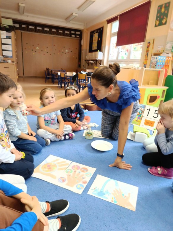 Światowy Dzień Mycia Rąk w grupie Sówki - Zdjęcie 8