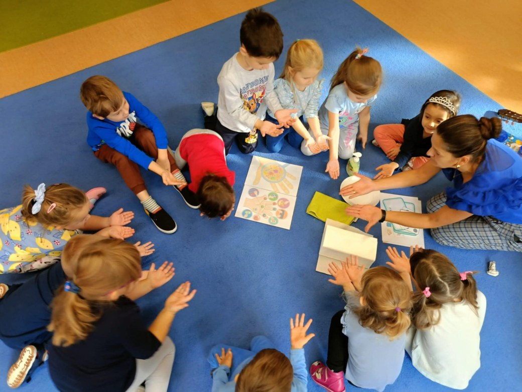 Światowy Dzień Mycia Rąk w grupie Sówki - Zdjęcie 11