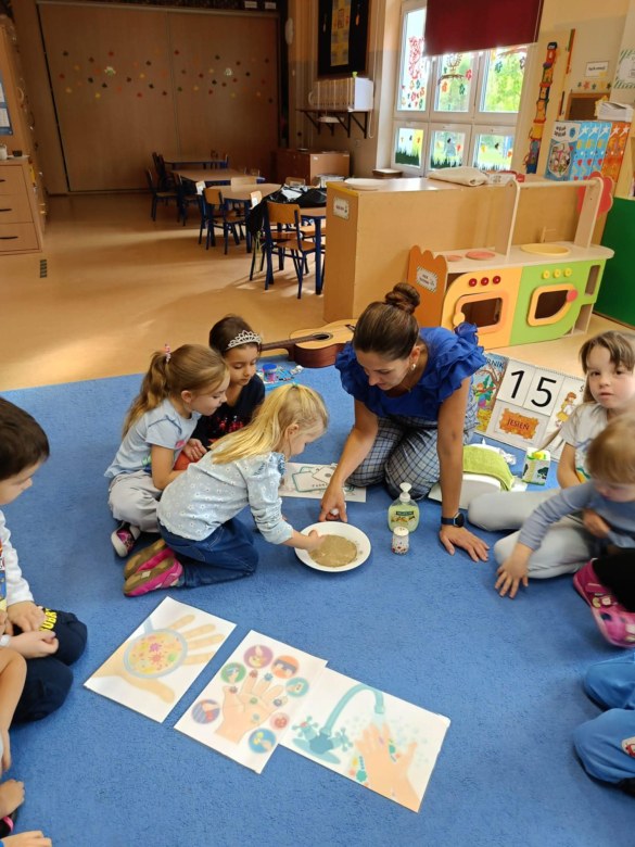 Światowy Dzień Mycia Rąk w grupie Sówki - Zdjęcie 12