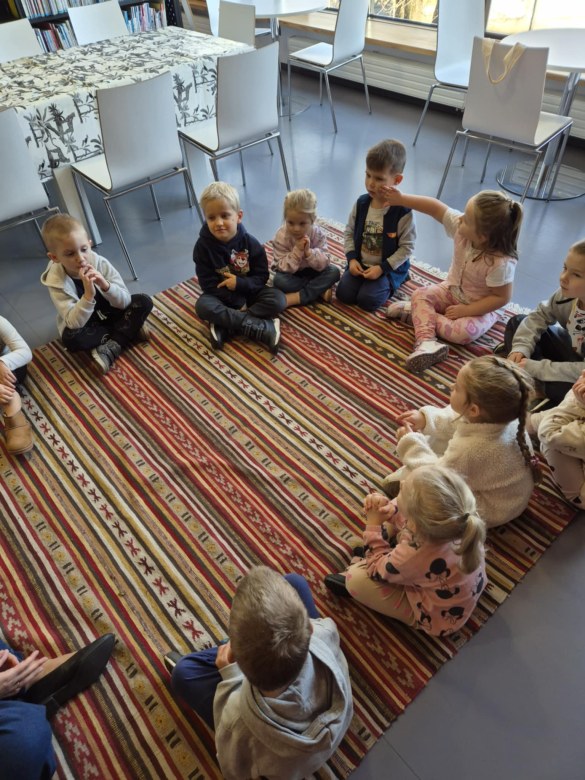 Sówki: Warsztaty w bibliotece - Zdjęcie 16