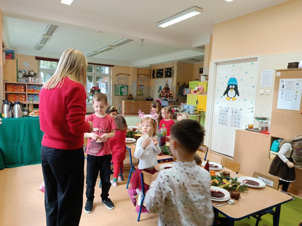 Przedszkolna Wigilia - Zdjęcie 18