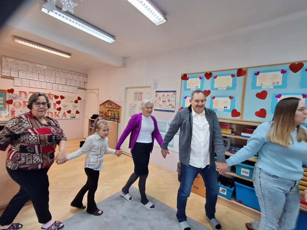 Dzień Babci i Dziadka w grupie Muminki - Zdjęcie 41