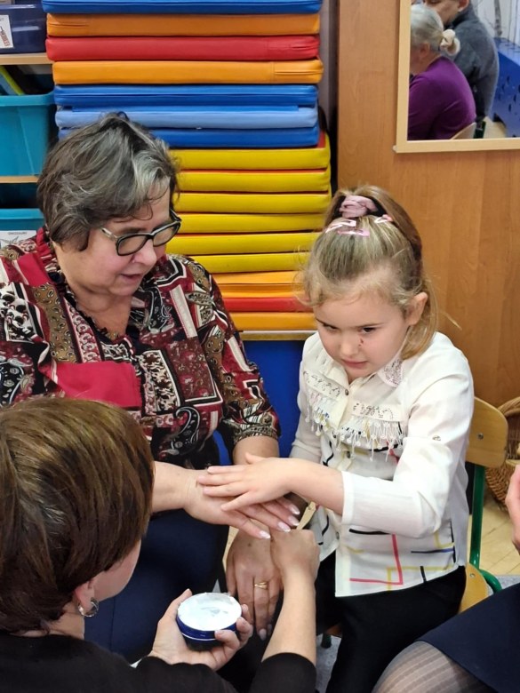 Dzień Babci i Dziadka w grupie Muminki - Zdjęcie 43