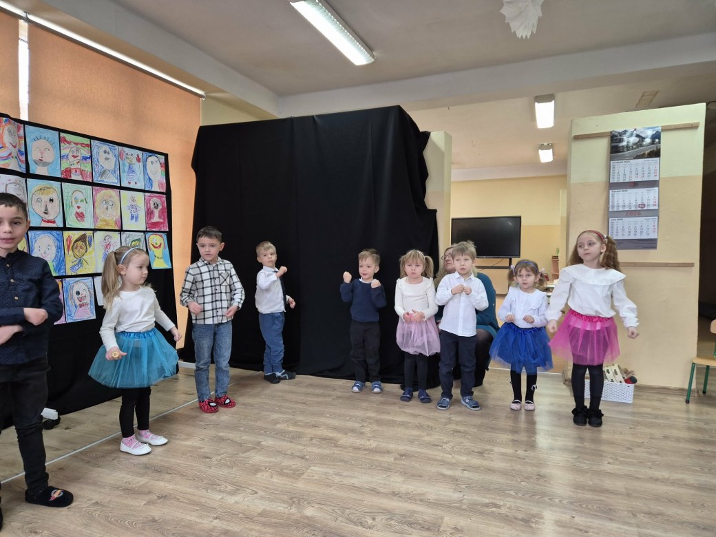 Dzień Babci i Dziadka w grupie Liski - Zdjęcie 12