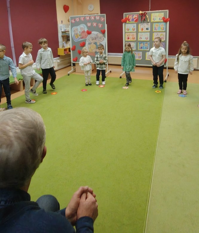 Dzień Babci i Dziadka w grupie Żabki - Zdjęcie 4